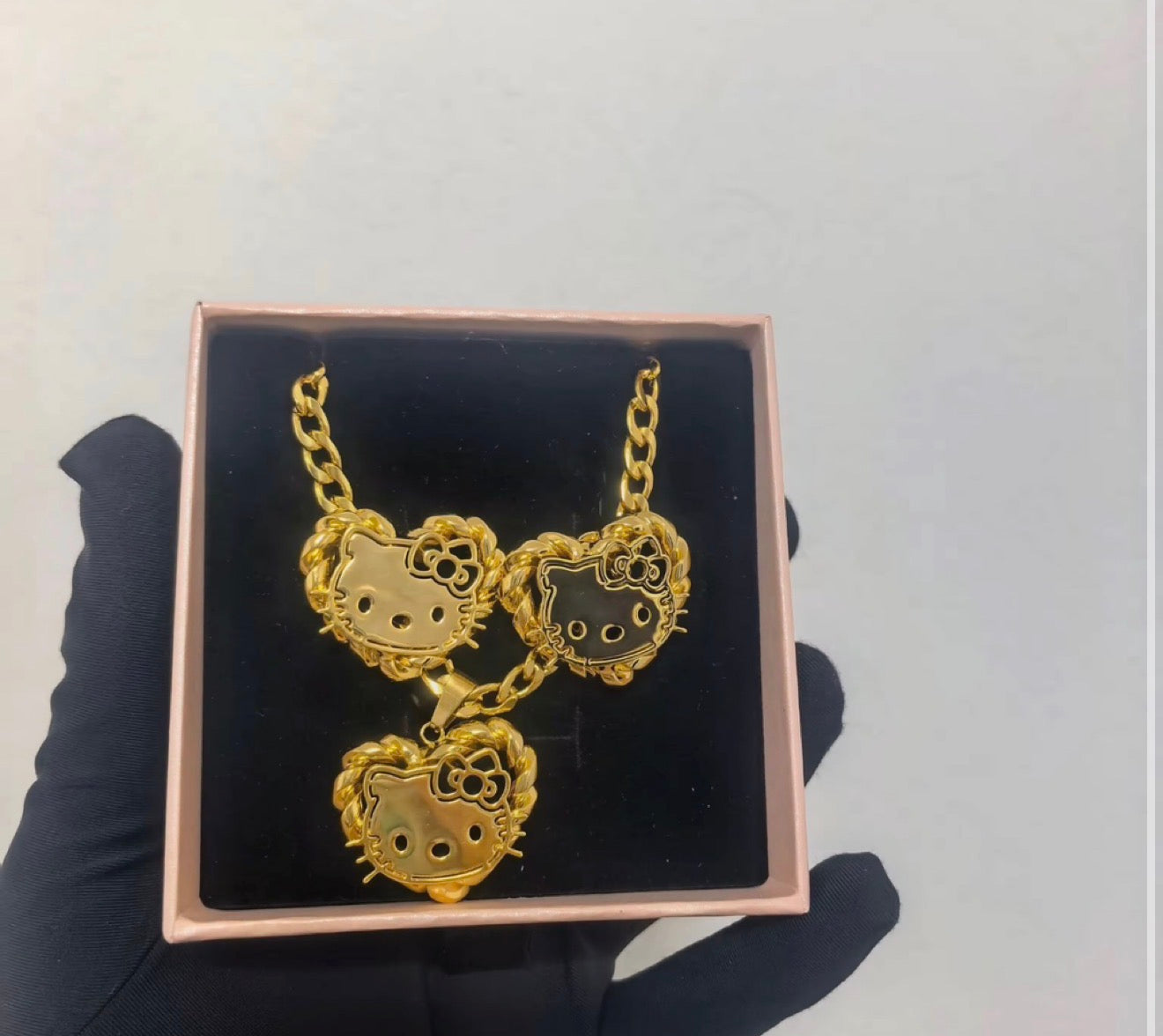 HK Stud + Pendant Jewelry Set 🎀